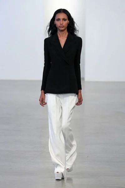 Look 18